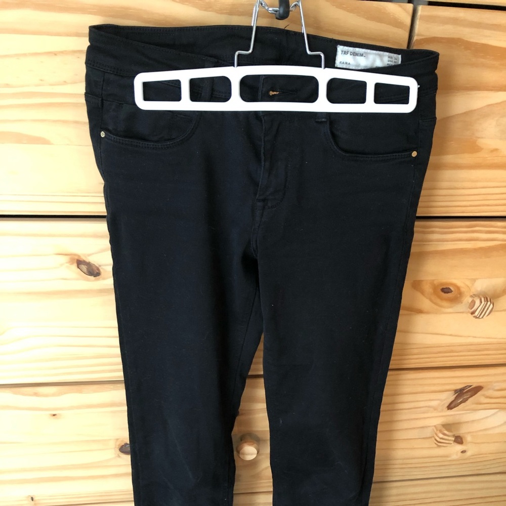 Black jean like slim pants
